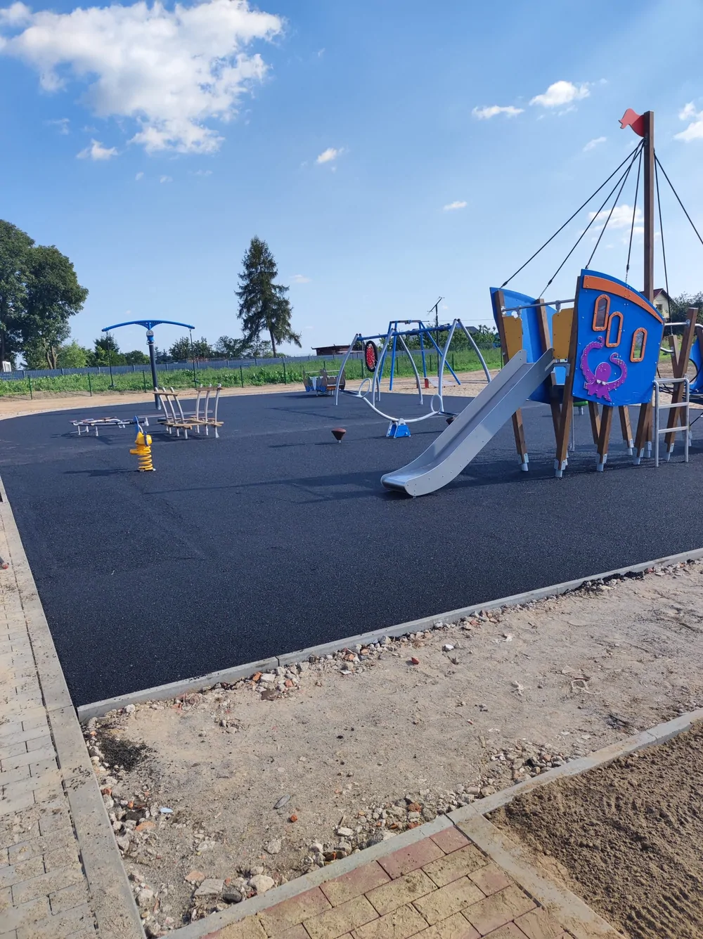 Plac zabaw w Sulnówku, zdjęcie 16