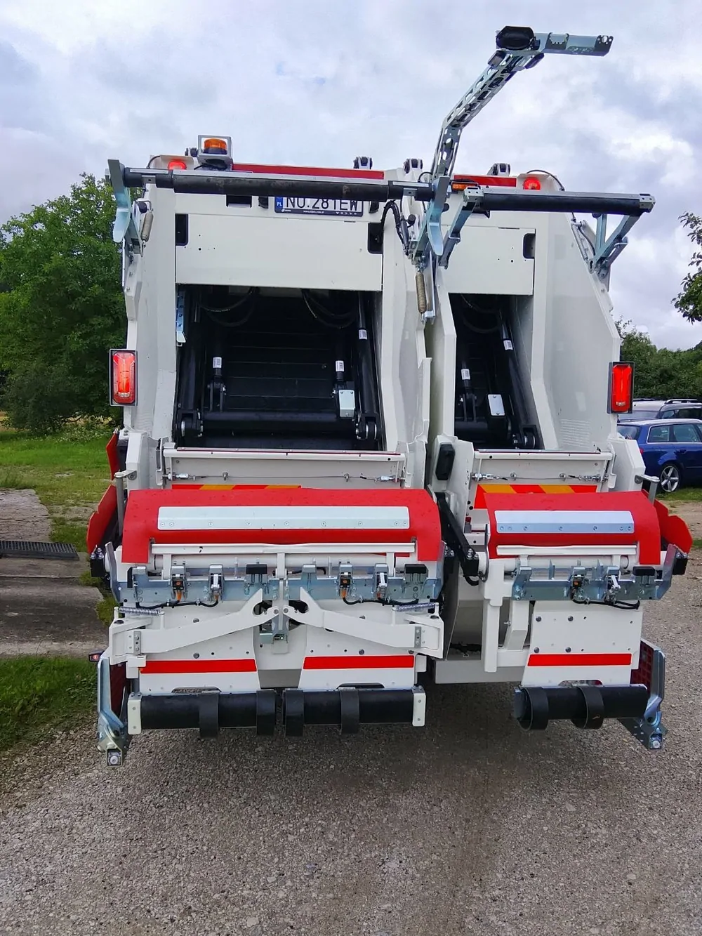 Nowa śmieciarka dwukomorowa Volvo FM w barwach ZUK Świecie